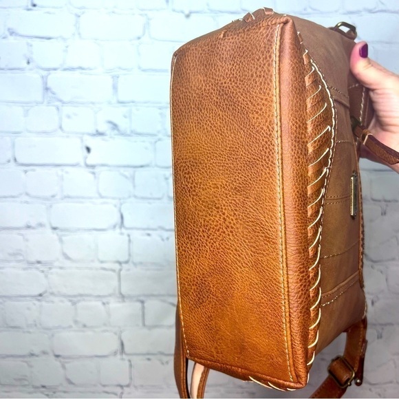 Boc crossbody bag with detailed Chunky Top stitching - Picture 6 of 7